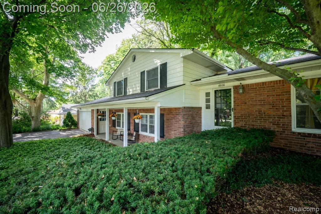 6826 Spruce Drive, Bloomfield Hills, MI 48301 — Photo 2