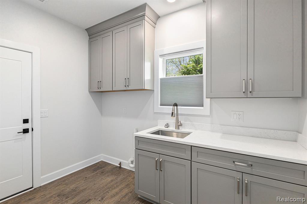 9693 BEVERLY Drive, Lakeland, MI — Photo 11