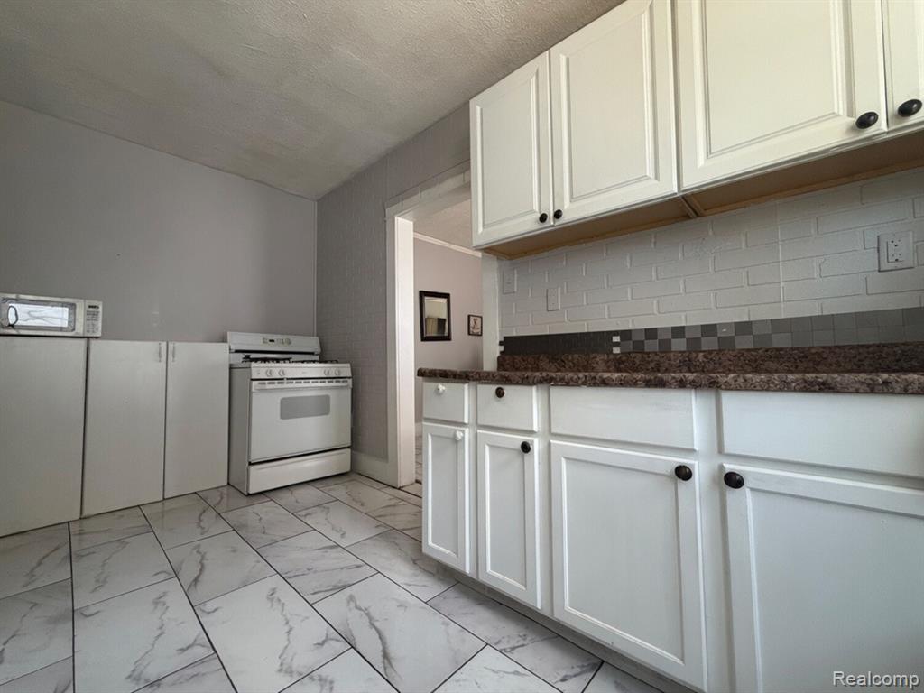 9940 Manor Street, Detroit, MI 48204 — Photo 11