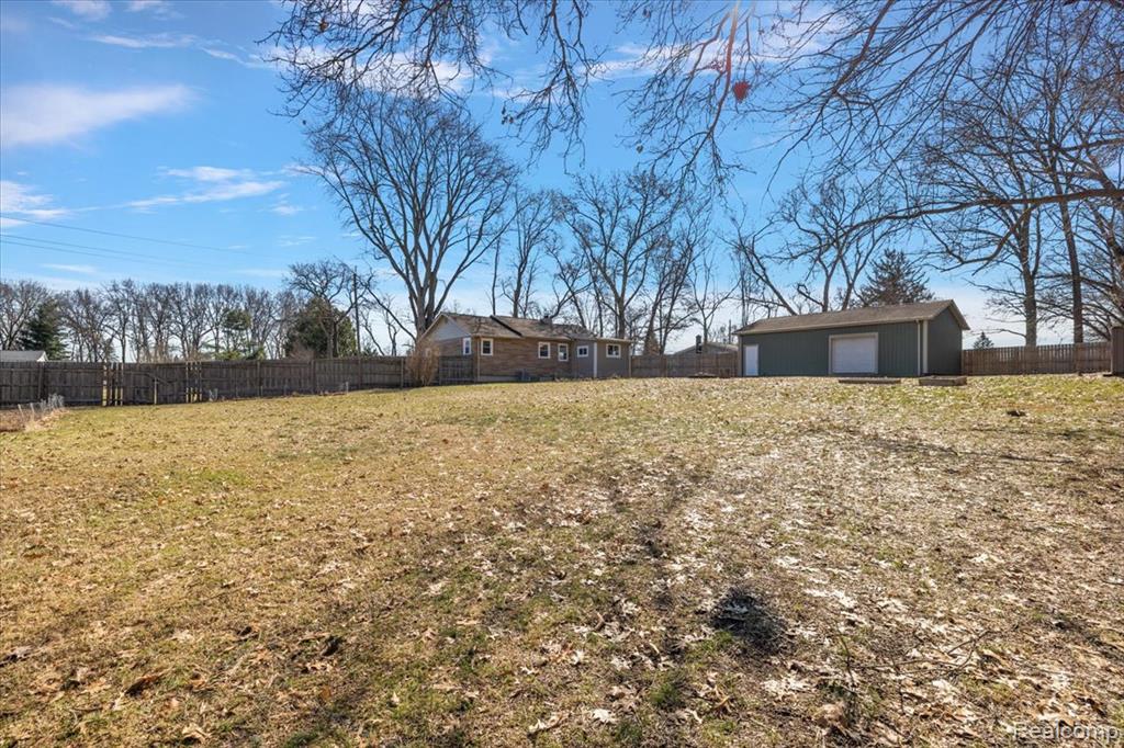 5275 Lake Grove Drive, White Lake, MI 48383 — Photo 5
