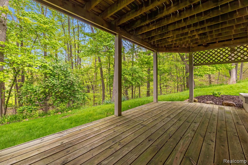 2484 PINE HOLLOW Trail, Brighton, MI 48114 — Photo 44