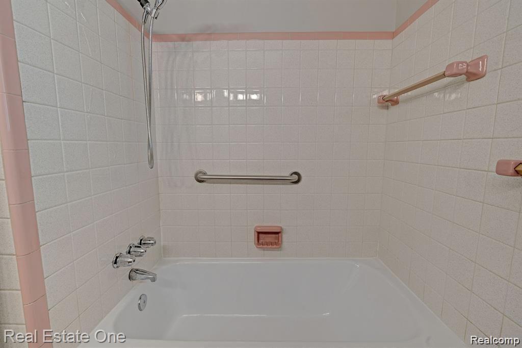 45752 JEFFERSON Avenue, Chesterfield, MI 48047 — Photo 20