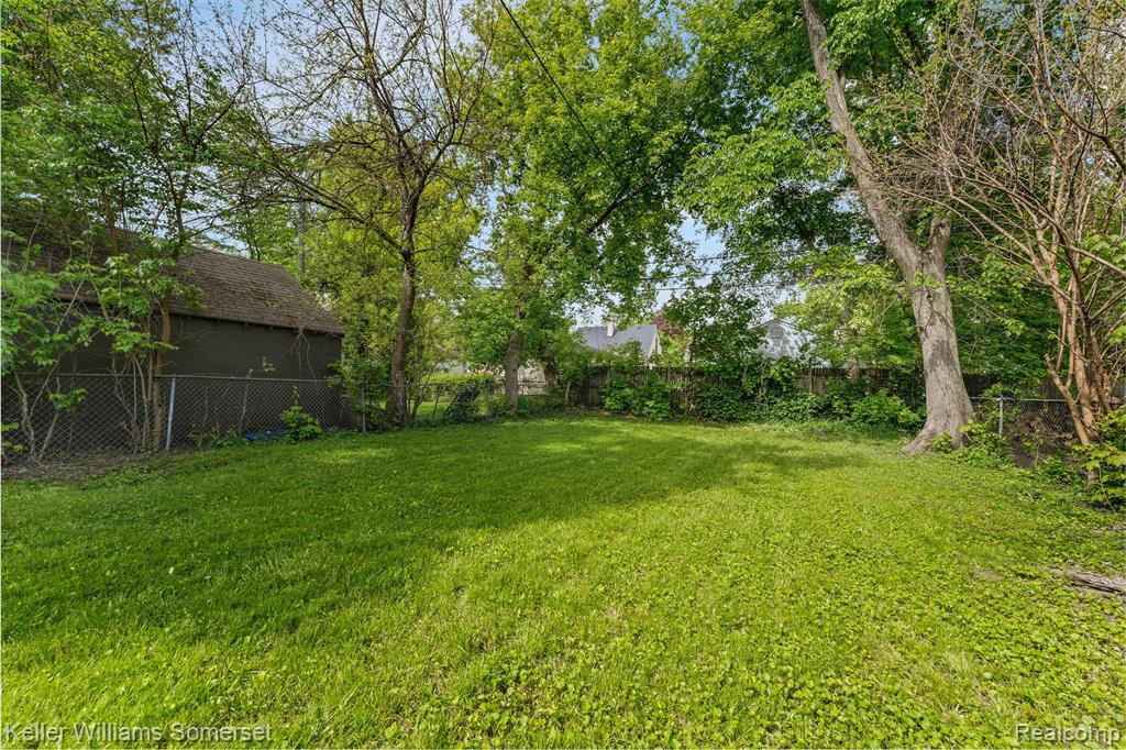 18629 Brady, Redford, MI 48240 — Photo 24