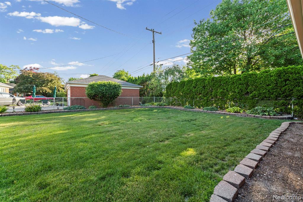 20085 Wedgewood Drive, Grosse Pointe Woods, MI 48236 — Photo 44