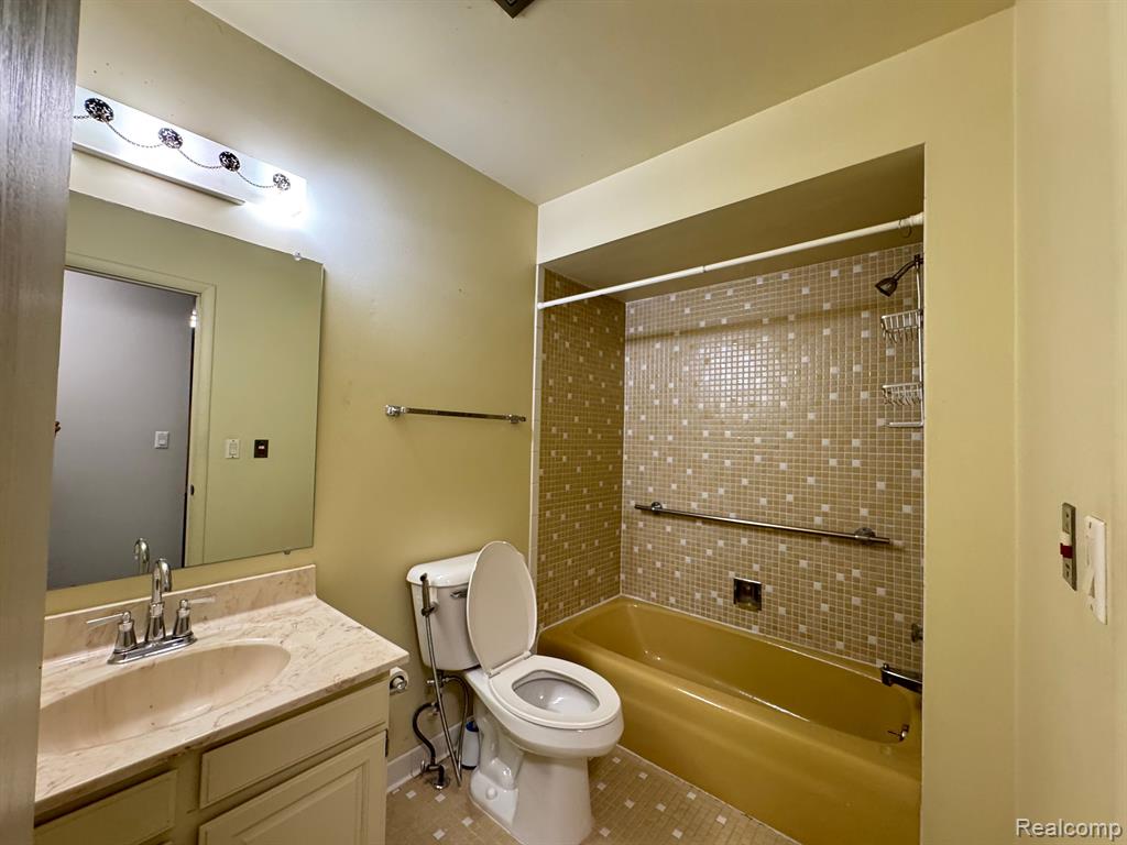 3152 LINDENWOOD Drive, Dearborn, MI 48120 — Photo 10