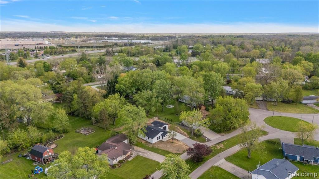 6165 Woodsdale Drive, Grand Blanc, MI 48439 — Photo 41