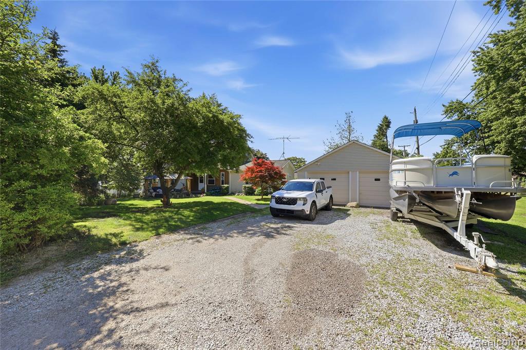 806 S 10th Street, St. Clair, MI 48079 — Photo 38