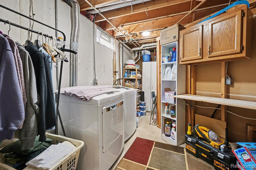 410 Glenn Court, Lake Orion, MI 48362 — Photo 16