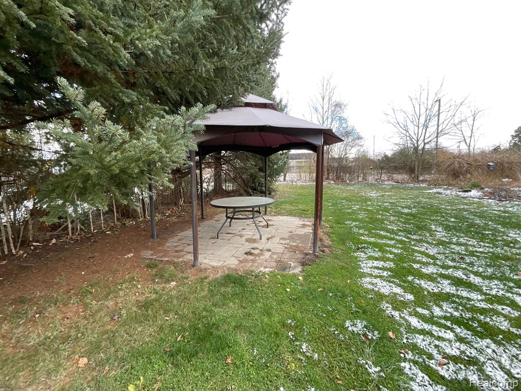 4530 EAST Road, Leonard, MI 48367 — Photo 7