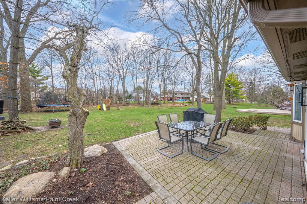 709 Denham Lane, Rochester Hills, MI 48307 — Photo 23