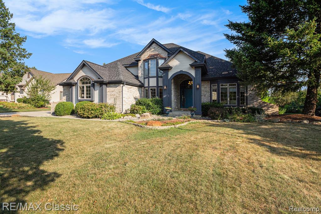 4020 Pine Ridge Court, Fenton, MI 48430 — Photo 2