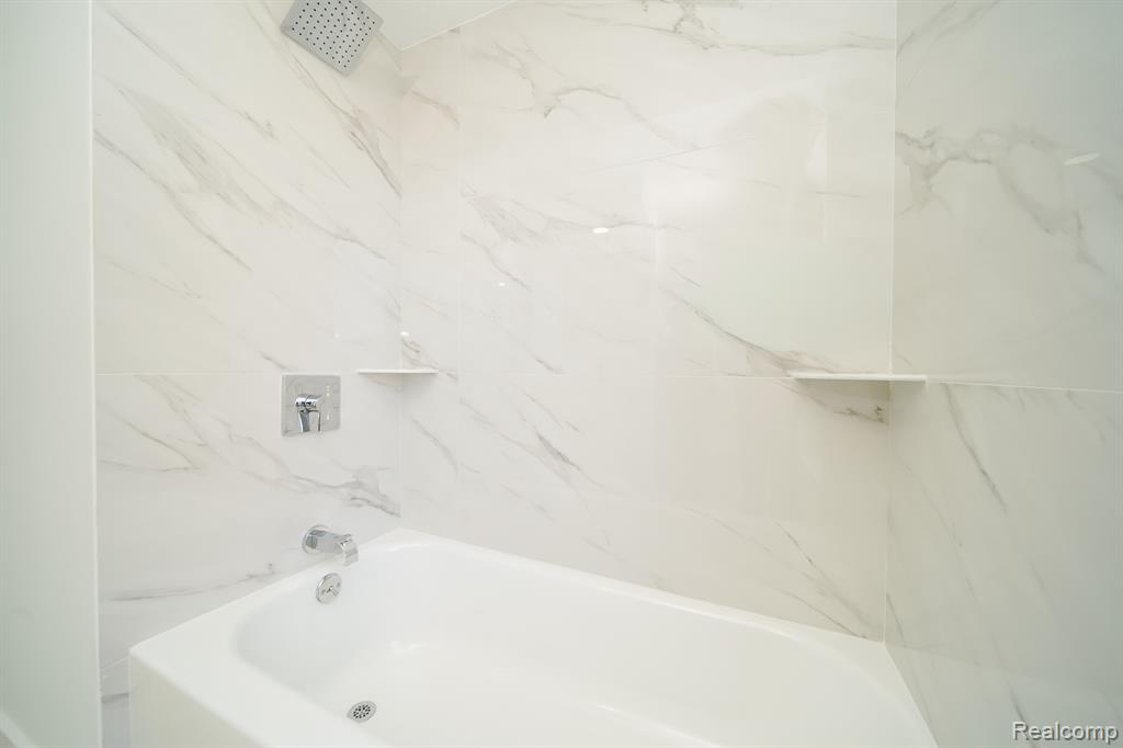 4060 Franklin Park Drive, Sterling Heights, MI 48310 — Photo 38