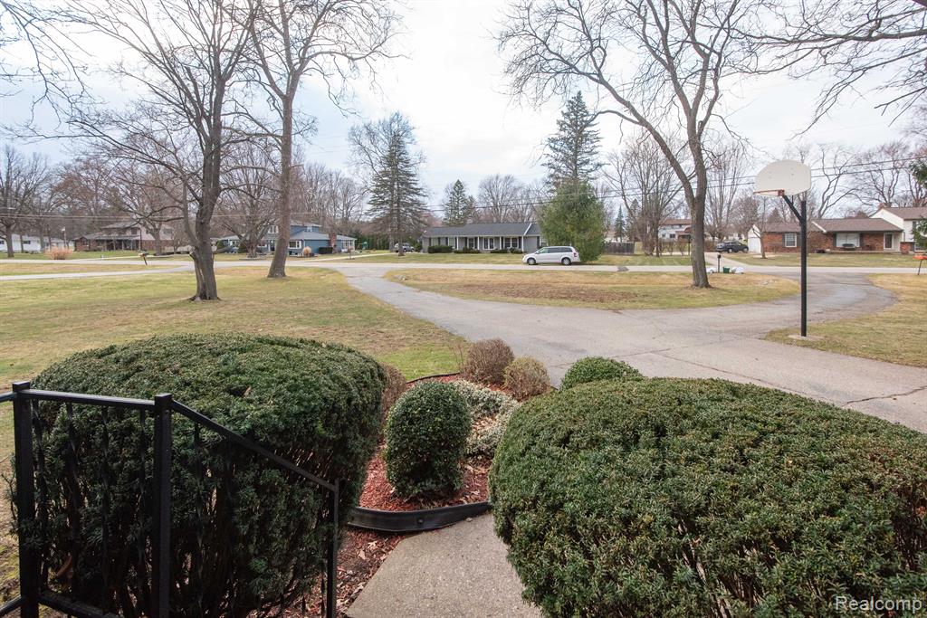 6226 GOLFVIEW Drive, Burton, MI 48509 — Photo 72