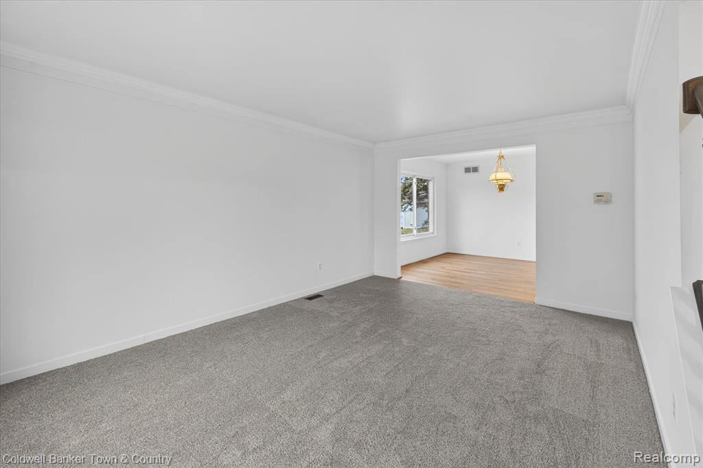 8895 Knolson Avenue, Livonia, MI 48150 — Photo 8