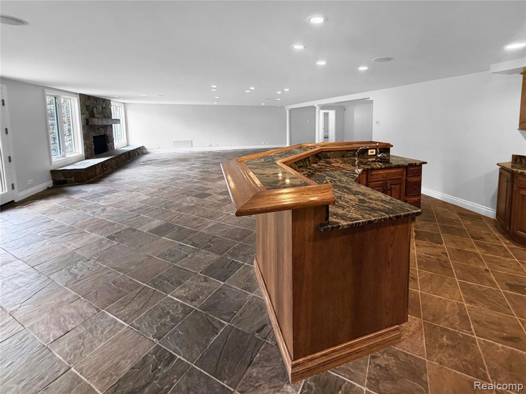 35854 Castlemeadow Drive, Farmington, MI 48335 — Photo 25