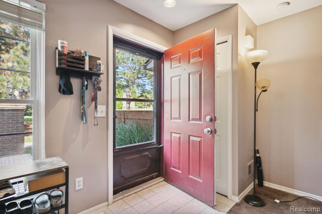 22040 EDGEWATER, Novi, MI — Photo 11
