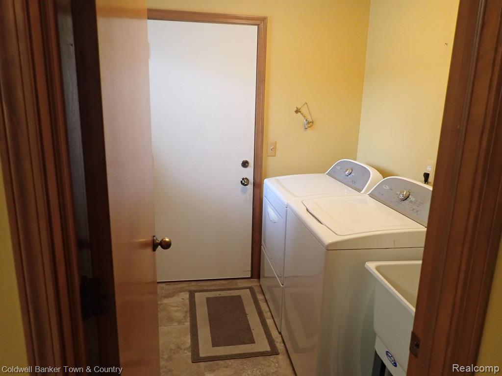 37711 AMBER Drive, Farmington Hills, MI 48331 — Photo 26