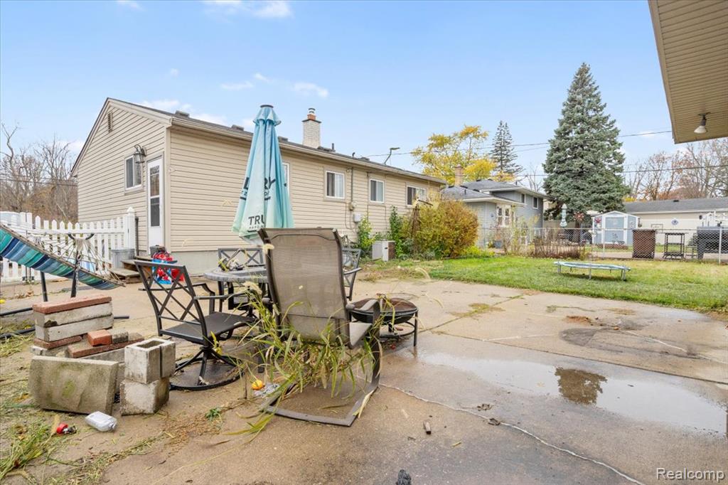 23512 Huron River Drive, Rockwood, MI — Photo 16