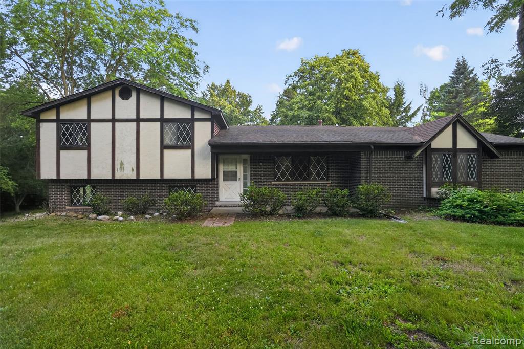 16955 English Road, Manchester, MI 48158