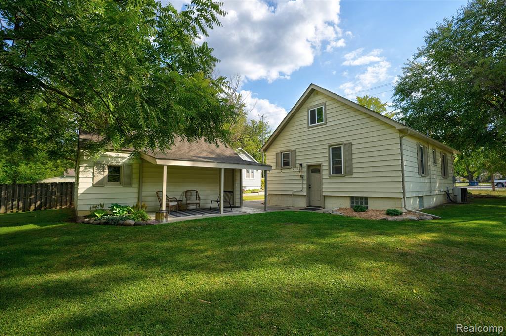 872 W Silver Lake Road, Fenton, MI 48430 — Photo 7