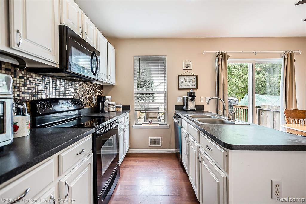 650 Christopher Street, Fowlerville, MI 48836 — Photo 10