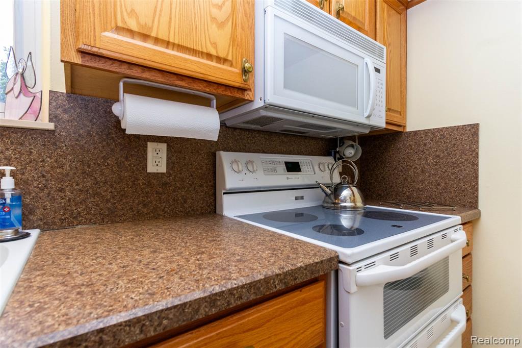 772 Robbinann Drive, Waterford, MI 48328 — Photo 14