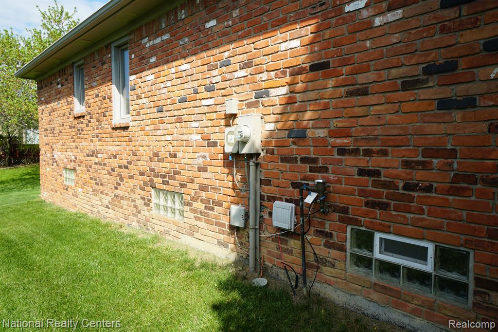 441 SANDALWOOD Drive, Rochester Hills, MI 48307 — Photo 45
