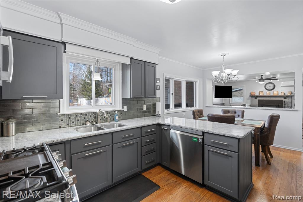 5401 S Sycamore Drive, Burton, MI 48509 — Photo 11