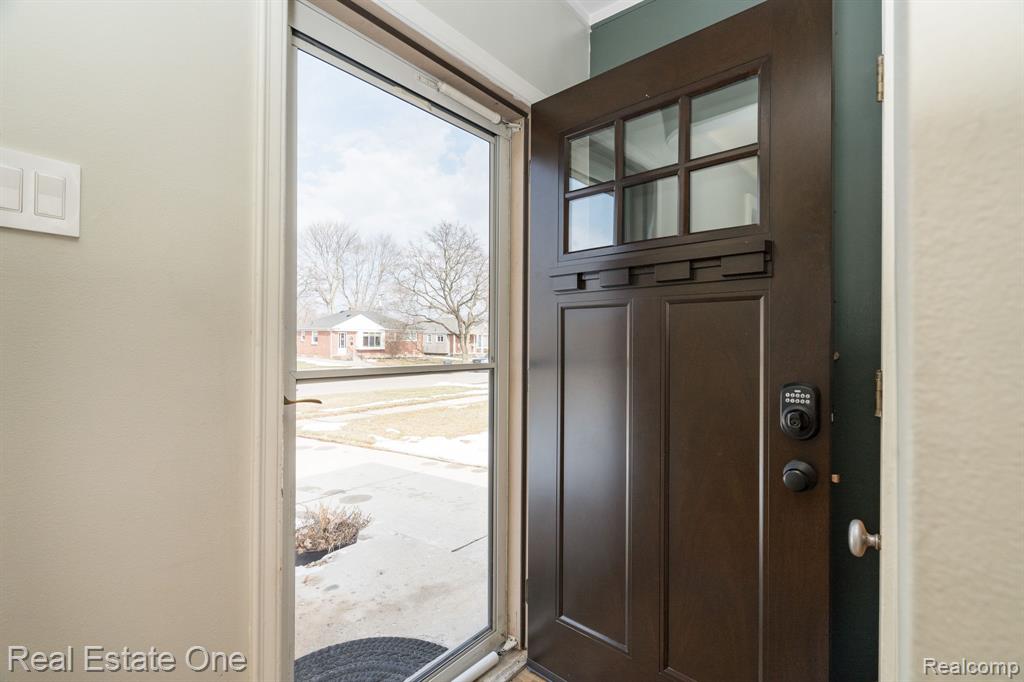 421 W Sunnybrook Drive, Royal Oak, MI 48073 — Photo 4