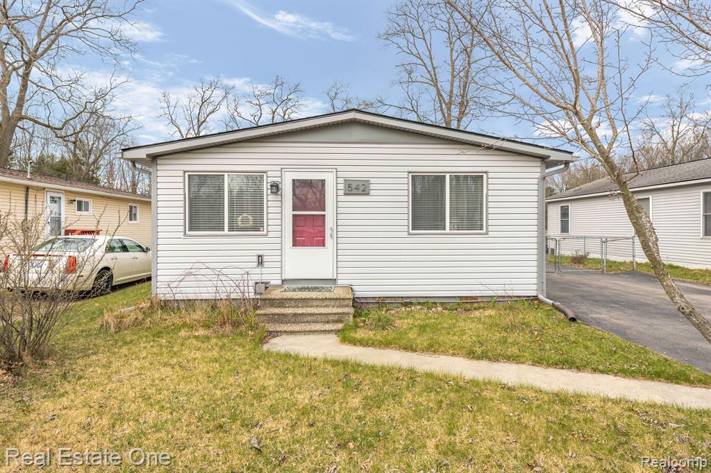 542 SNYDER Road, Highland, MI — Photo 26