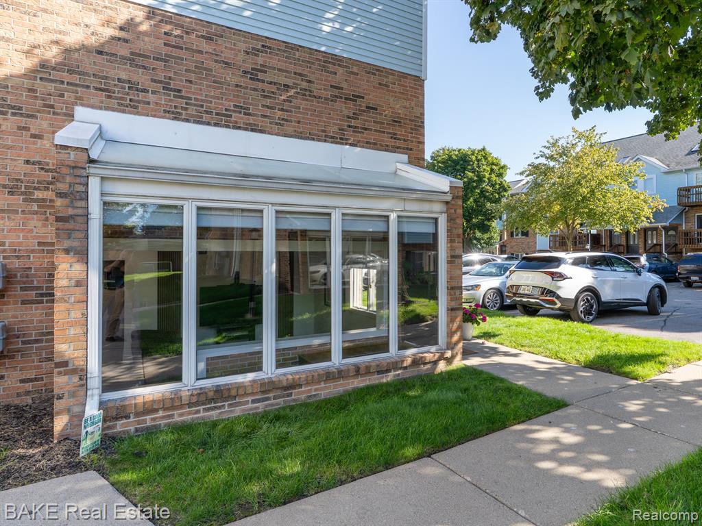 134 Pinewood Drive, Plymouth, MI 48170 — Photo 2