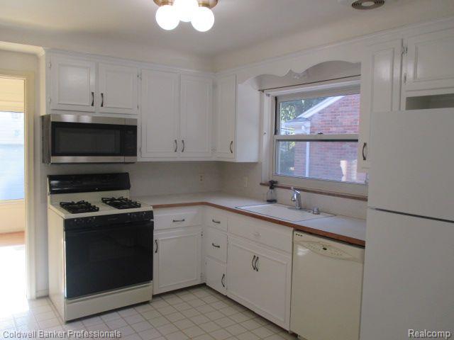 554 Merritt Lane, Birmingham, MI 48009 — Photo 17