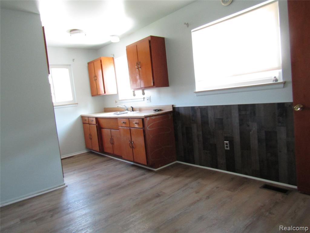 8160 Fenton, Dearborn Heights, MI 48127 — Photo 15