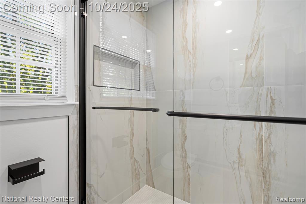 4427 Westover Drive, West Bloomfield, MI 48323 — Photo 34