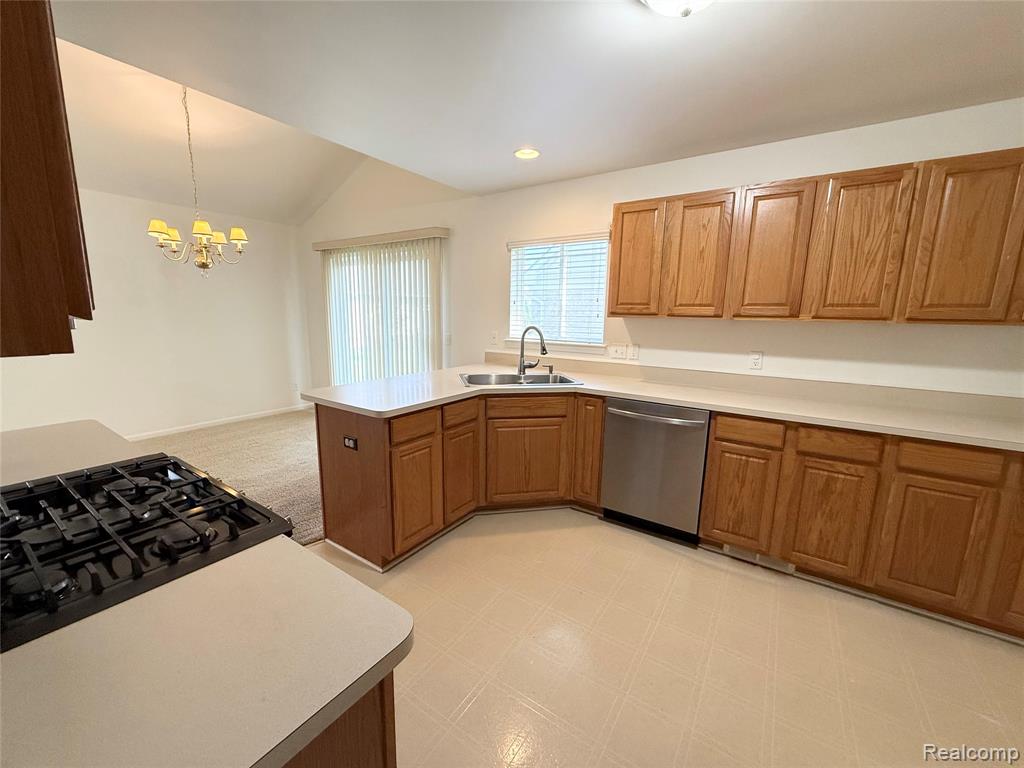5765 Woodview Drive, Sterling Heights, MI 48314 — Photo 10