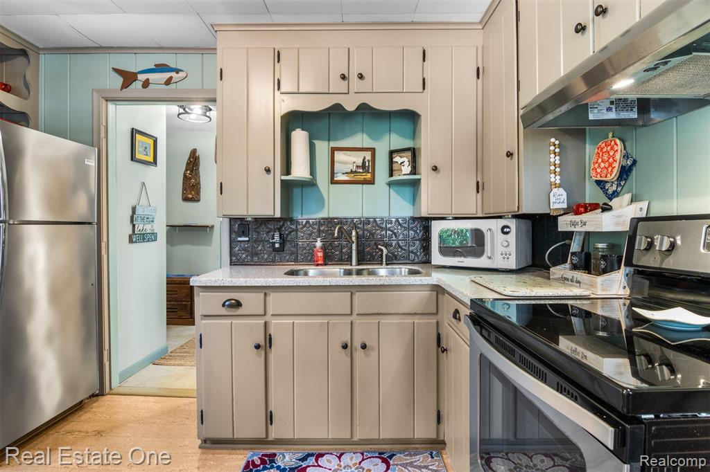 457 Lake Street, Frankfort, MI 49635 — Photo 7