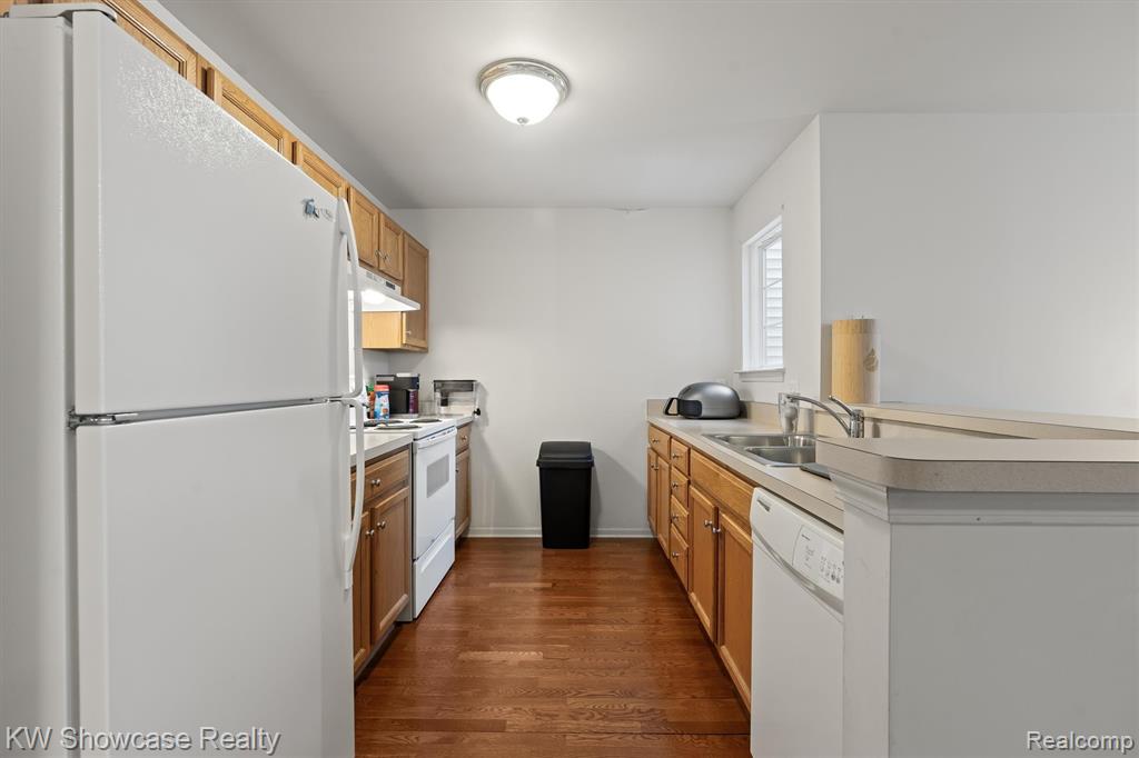 614 Napa Valley Drive, Milford, MI 48381 — Photo 9