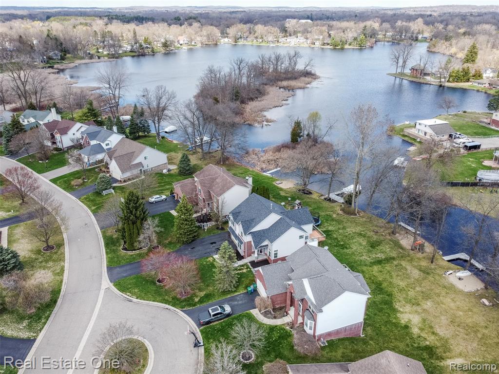 5716 Lancaster Lane, Commerce Twp, MI 48382 — Photo 5