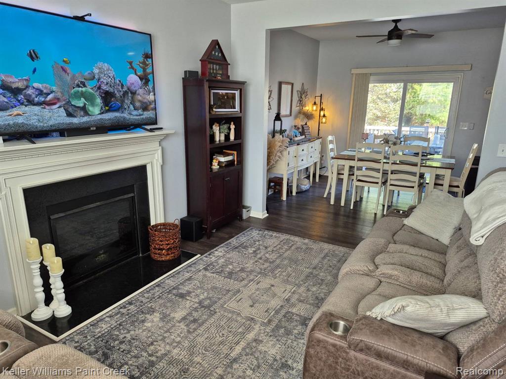 403 NEWTON Court, Lake Orion, MI 48362 — Photo 4