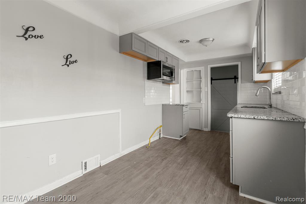 20295 Huntington Road, Detroit, MI 48219 — Photo 13