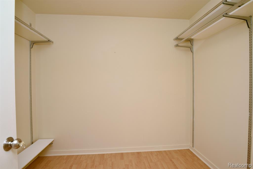 5132 WOODLANDS Lane, Bloomfield Hills, MI 48302 — Photo 23