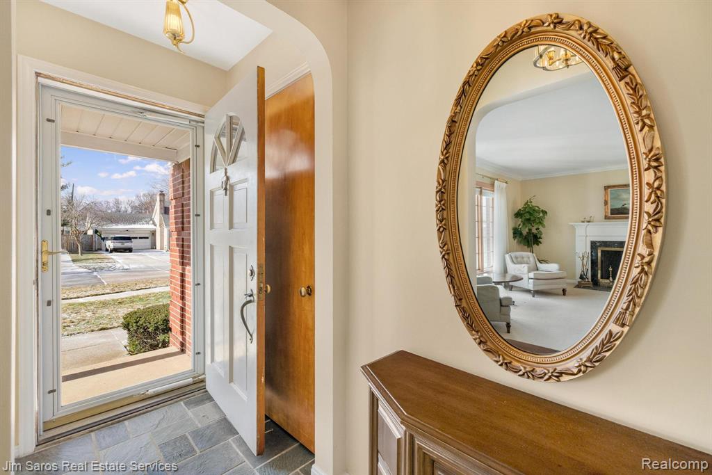 1210 Fairholme Road, Grosse Pointe Woods, MI 48236 — Photo 3