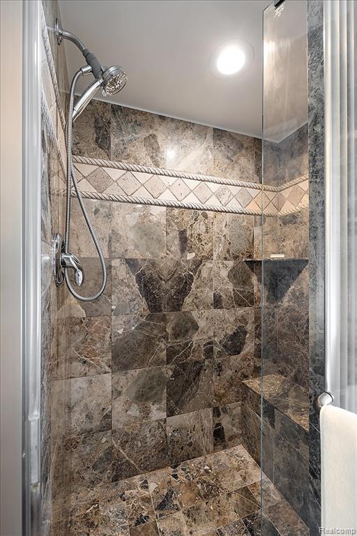 510 Hunters Crossing, Bloomfield Hills, MI 48304 — Photo 30