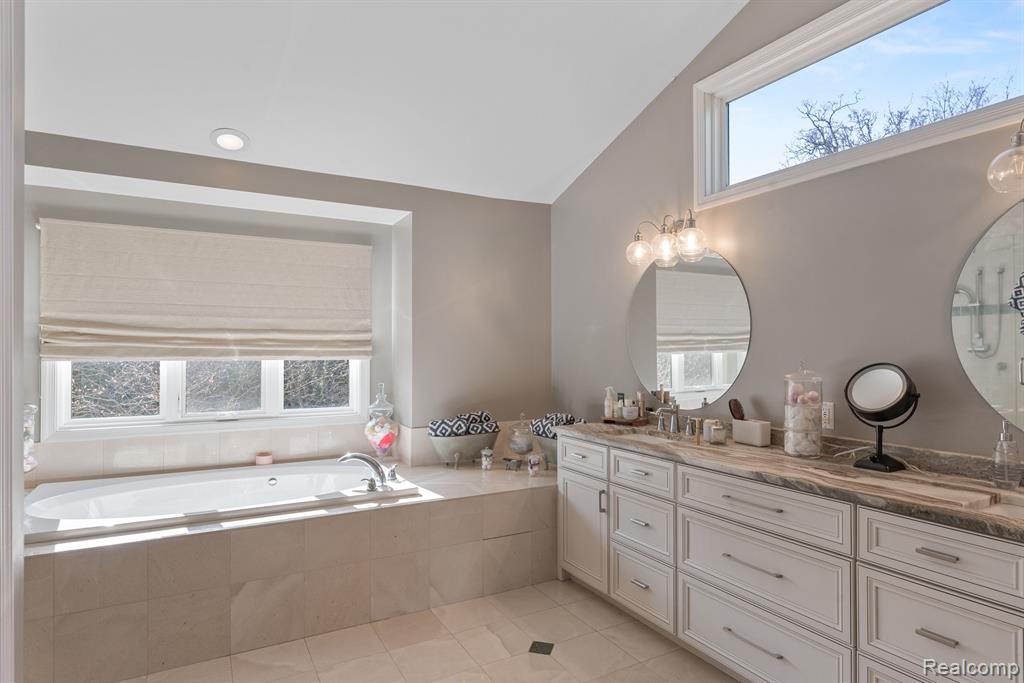 6060 TURNBERRY Drive, Commerce Twp, MI 48382 — Photo 21