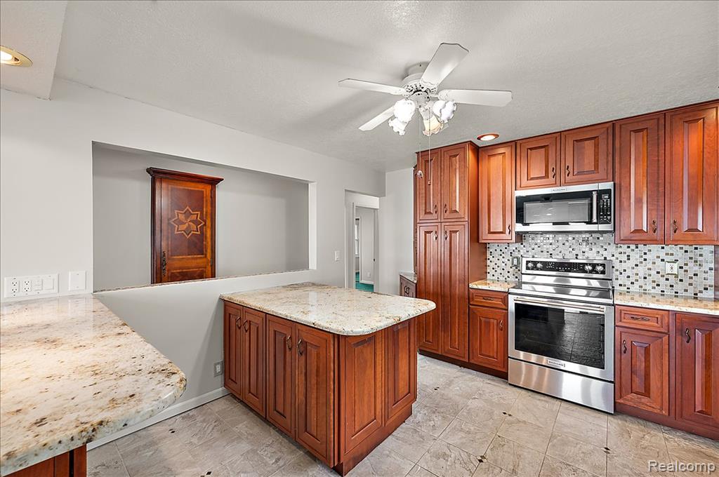 13358 Laplaisance Woods Street, La Salle, MI — Photo 14