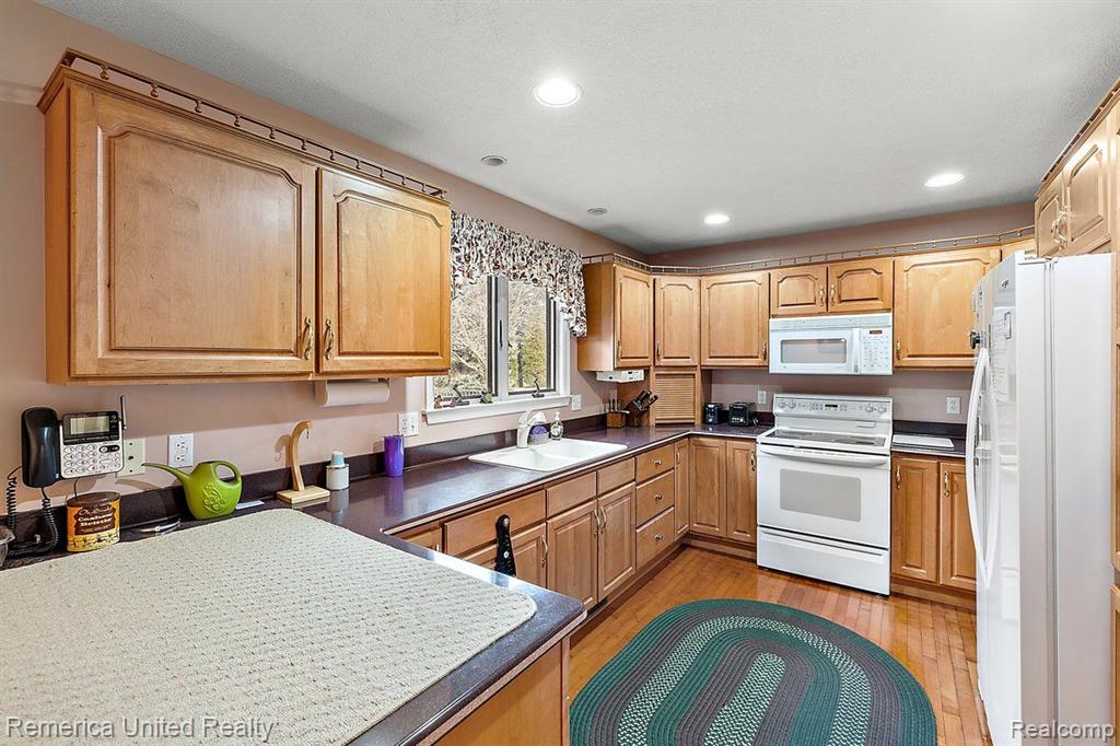 686 W CALEDONIA Street, Howell, MI 48843 — Photo 25
