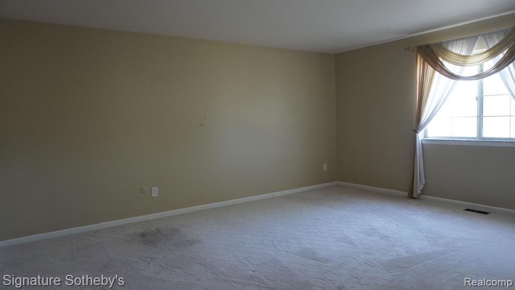 4415 FOX HILL Drive, Sterling Heights, MI 48310 — Photo 16