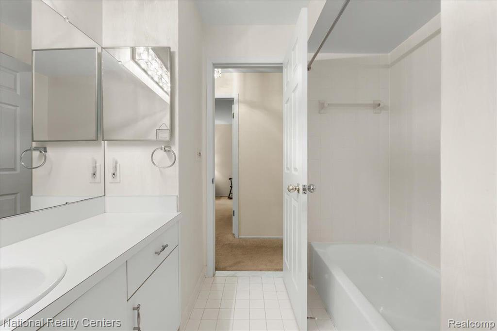 37224 BRENTWOOD Circle, Farmington Hills, MI 48331 — Photo 24