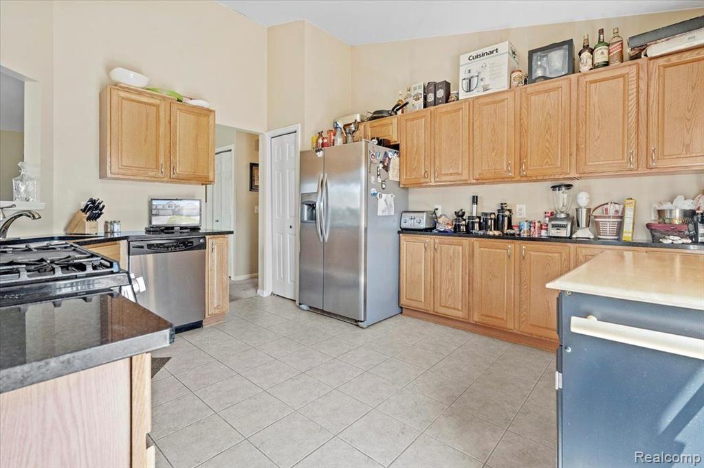 26606 KIRKWAY Circle, Woodhaven, MI 48183 — Photo 7