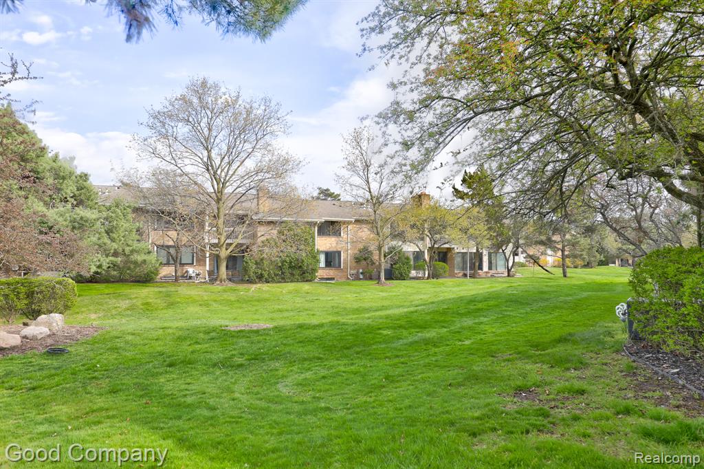 7105 Pebble Park Drive, West Bloomfield, MI — Photo 32